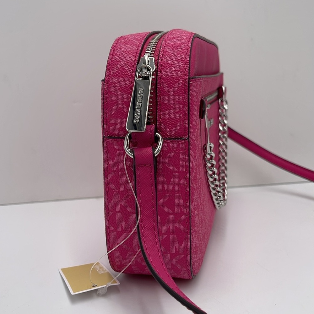 Michael Kors Jet Set Large Signature Logo Chain Crossbody Bag
Dragonfruit
NWT - Picture 9 of 16